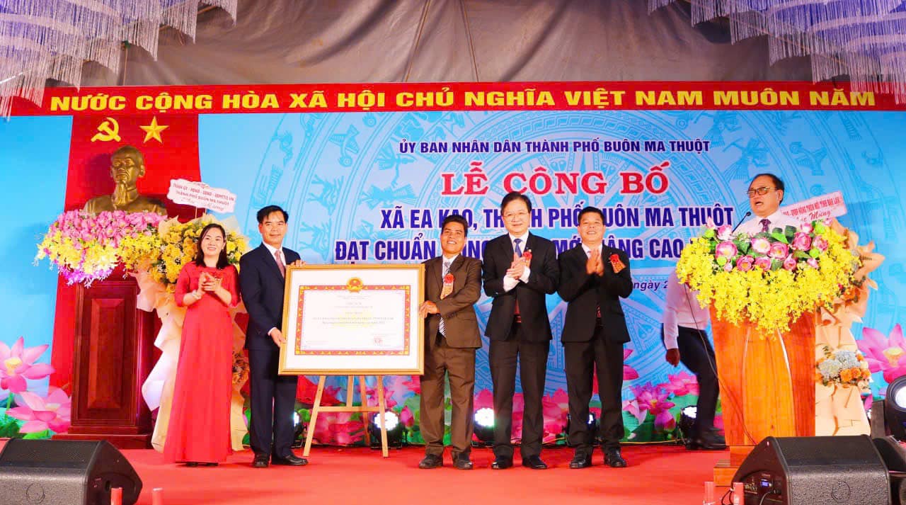 Lễ công bố xã Ea Kao, TP Buôn Ma Thuột đạt chuẩn NTM nâng cao năm 2023. Đây là một dấu mốc quan trọng trong hành trình phát triển nông thôn bền vững tại địa phương.