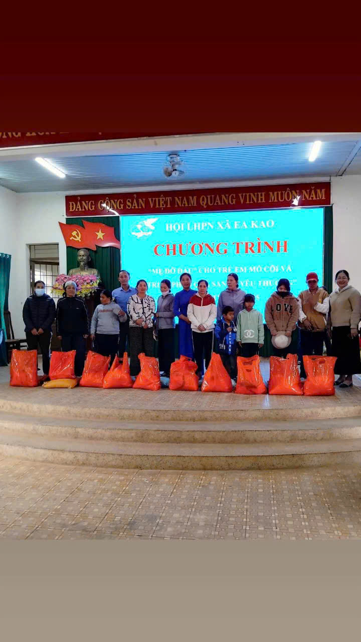 TRAO GHI NHẬN TẤM LÒNG LÒNG VÀNG ĐÃ ỦNG HỘ CHƯƠNG TRÌNH MẸ ĐỠ ĐẦU CHO TRẺ EM MỒ CÔI VÀ CHƯƠNG TRÌNH  TRIỆU PHẦN QUÀ SAN SẺ YÊU THƯƠNG, XUÂN ẤT TỴ NĂM 2025